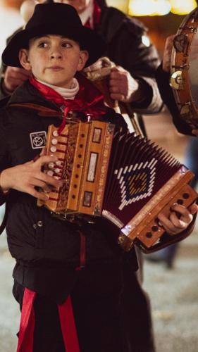 FOLKLORE SHOWS - Road to traditions